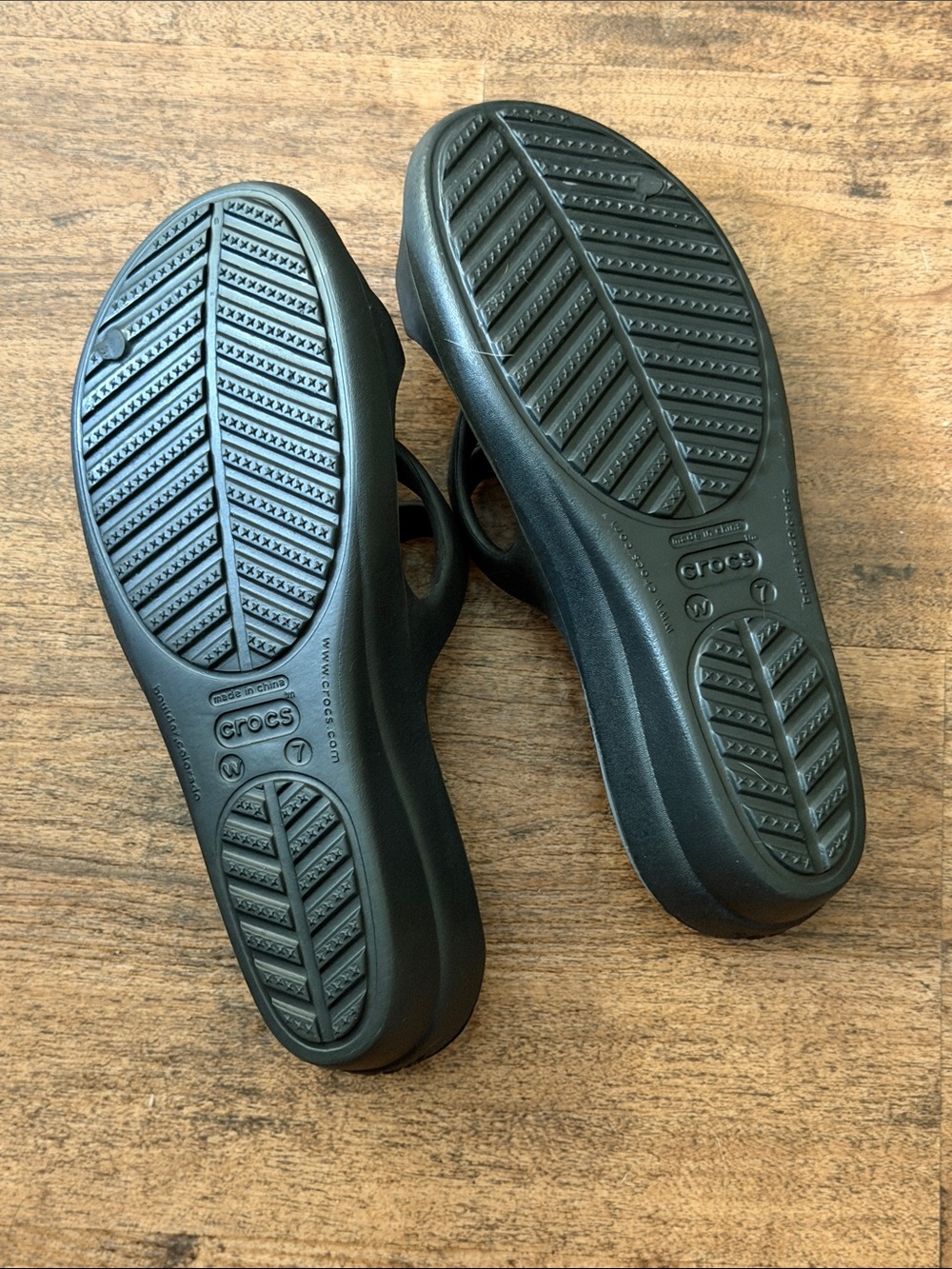 CROCS Black Strap Gray Footbed Women's Slide Sandals size 7 - Picture 4 of 4